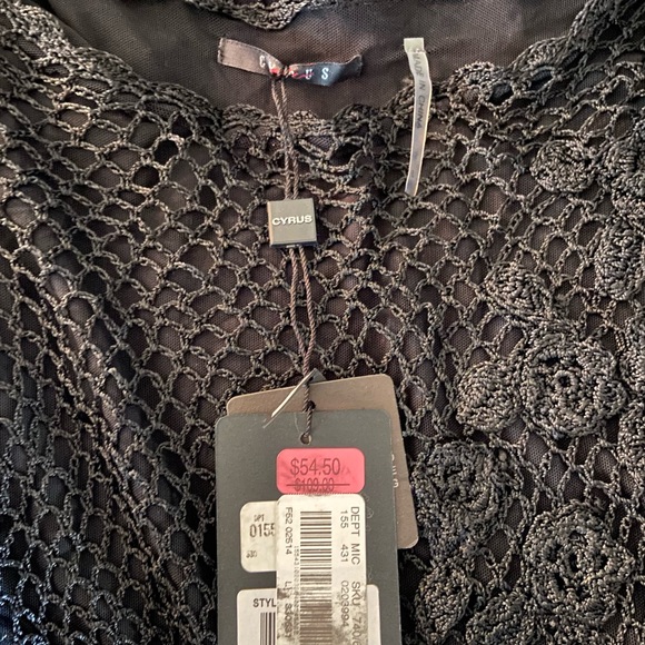 CYRUS crochet lined Top - Picture 2 of 7